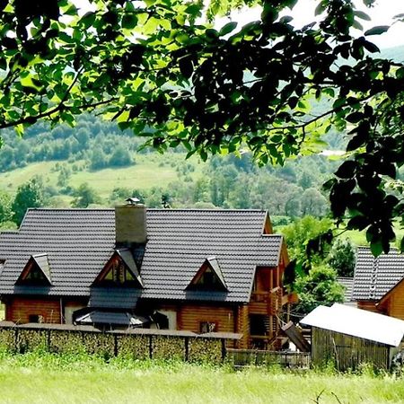 Приватна Садиба Дикий Мед Acomodação com café da manhã Ploskoye Exterior foto