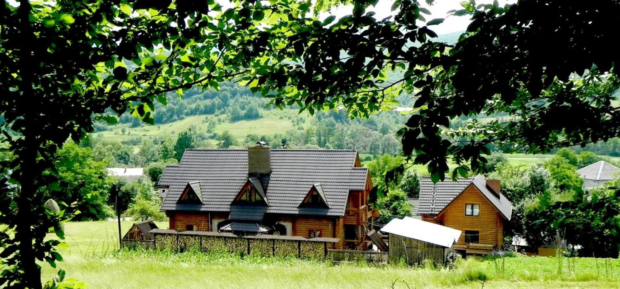 Приватна Садиба Дикий Мед Acomodação com café da manhã Ploskoye Exterior foto